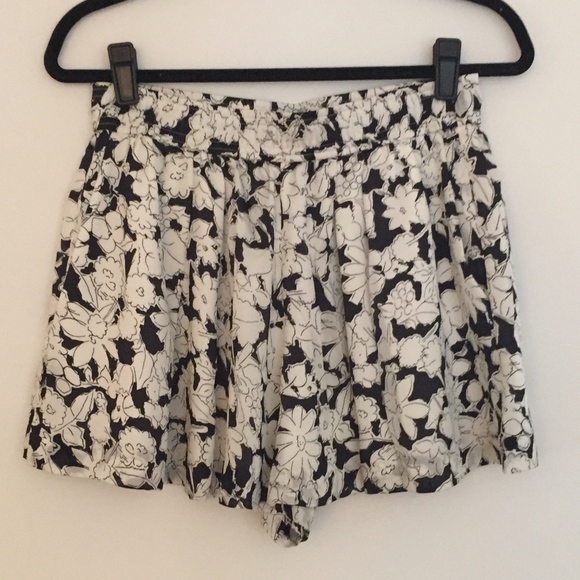 Club Monaco Pants - Silk Club Monaco Patterned Shorts